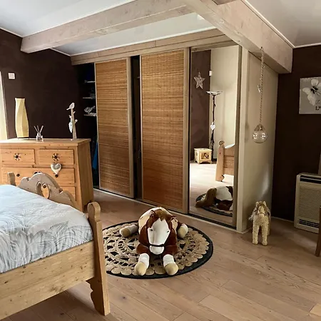 Agreables Au Calme Bed & Breakfast *